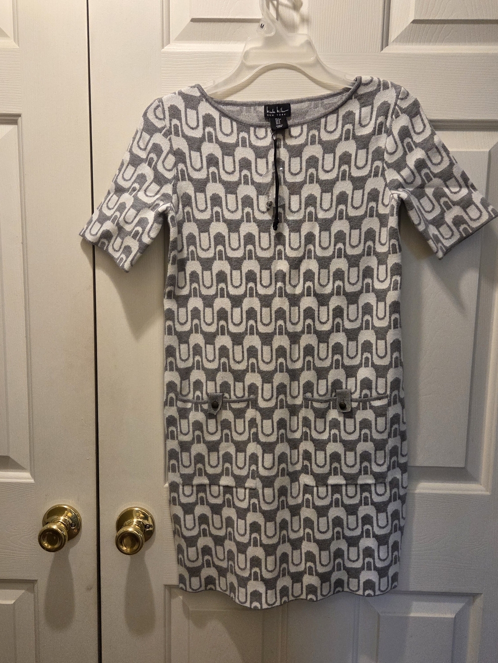 Nicole Miller Gray and White Geometric Knit Shift Dress